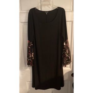 Roz & Ali Black Floral Sleeve Dress 1X